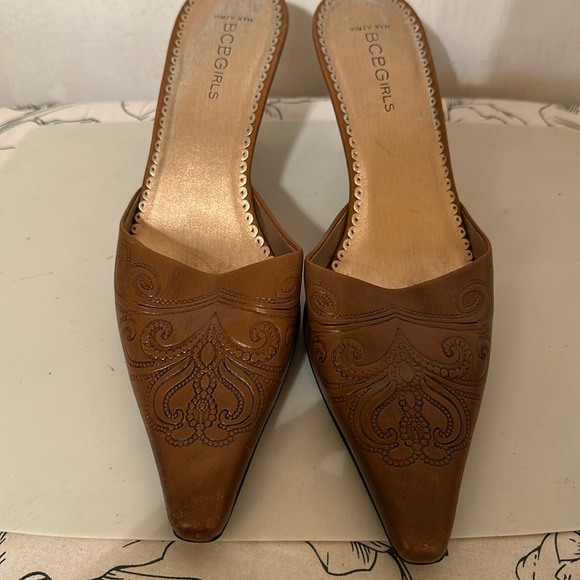 Shoes - Picture 1 of 6
